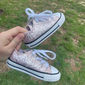 Converse Kids Lo-Top, toddler size 6 glitter pink sneakers